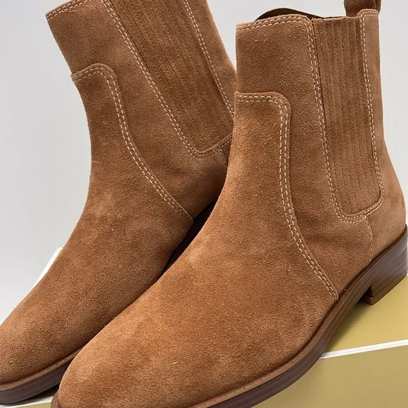 MICHAEL KORS ELLA FLAT BOOTIE SUEDE
49F4ELFE5S
LUGGAGE - Picture 6 of 16